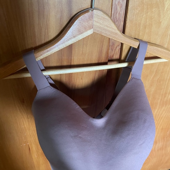 Lululemon bra taupe color 32E - Picture 4 of 5